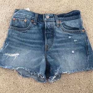 High waisted Levi shorts